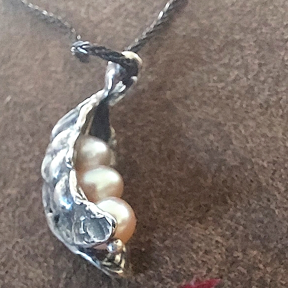 NWT Pea Pod Pendant pesrls&Silver. Handmade. Rhodium plated to avoid varnish - Picture 4 of 9